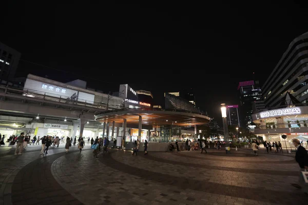 En Yurakucho Tokio zona comercial por la noche — Foto de Stock