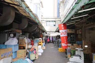 Tsukiji Pazar balık, meyve ve sebzeler için bir pazar olduğunu.