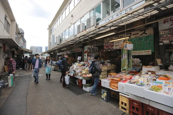 Tsukiji Pazar balık, meyve ve sebzeler için bir pazar olduğunu. — Stok fotoğraf