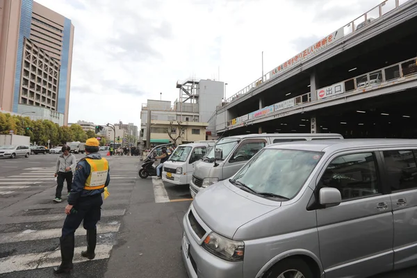 Dünyanın en büyük balık pazarında Tsukiji olduğunu