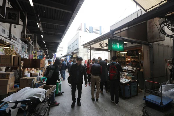 De buitenste markt Tsukiji in Tokio, Japan — Stockfoto