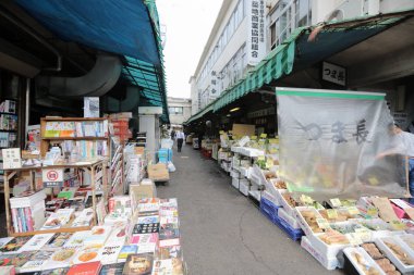 Tsukiji Pazar balık, meyve ve sebzeler için bir pazar olduğunu.