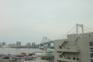 Gökkuşağı Köprüsü manzaraya metro 