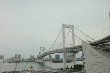 Gökkuşağı Köprüsü manzaraya metro 