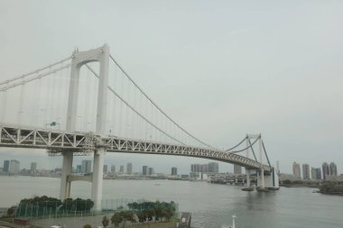 Gökkuşağı Köprüsü manzaraya metro 