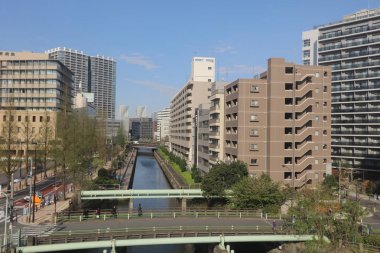 Tokyo Körfezi'nin manzaraya Tokyo monoray hattı