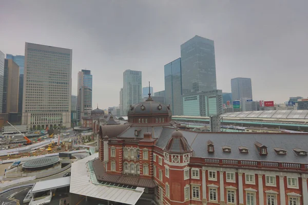 Marunouchi iş bölgesine ve Tokyo İstasyonu