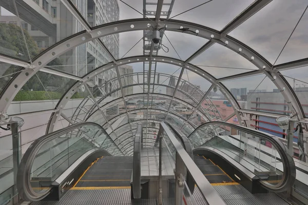 Escaleras mecánicas en el edificio FCG en Tokio —  Fotos de Stock