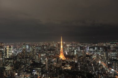Tokyo Tower Tokyo Cityscape görünümüyle yanar 