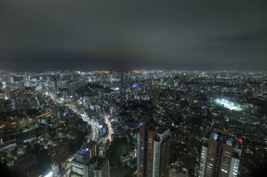 Tokyo'da bina birinden yüksek ateş yükselir 