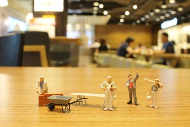 Oluşturucu tuğla ile görevli alay