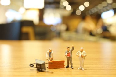 Oluşturucu tuğla ile görevli alay