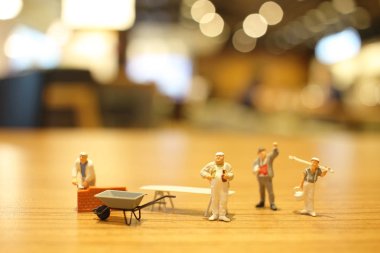 Oluşturucu tuğla ile görevli alay