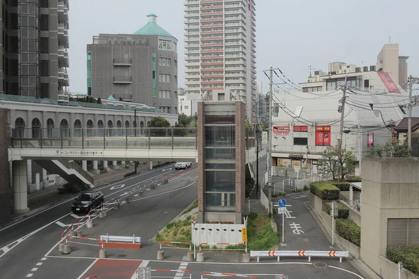 東京の通りの列車の表示 — ストック写真