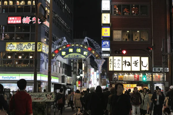 Signs mark the entrance to Kabuki-cho — Stock Photo, Image