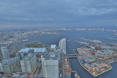 Yokohama Minatomirai alanının gece sahne