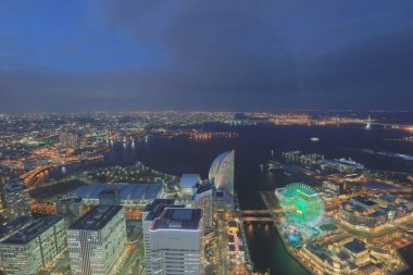 Yokohama Minatomirai alanının gece sahne