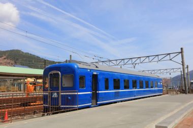  tren istasyonunda Shimo Yoshida