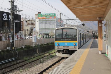 Mavi tren demiryolu parça Fuji Dağı 