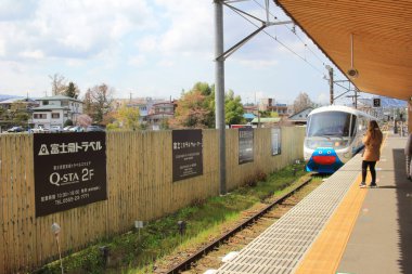 'Fujikyu hızlı' Fuji Dağı ile sevimli bir tren olduğunu 