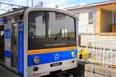 Mavi tren demiryolu parça Fuji Dağı 