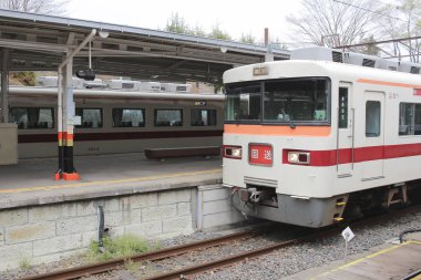 Tobu Nikko satırı insanlar Asakusa İstasyonu'ndan alır. 