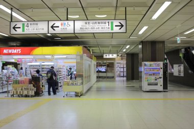 Utsunomiya İstasyonu deposunda Newdays, 