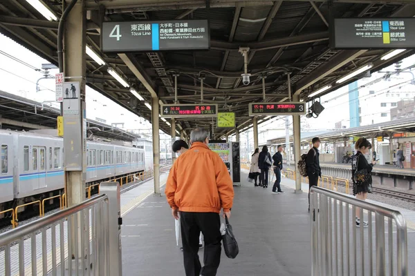 Piattaforma della stazione a nakano — Foto Stock