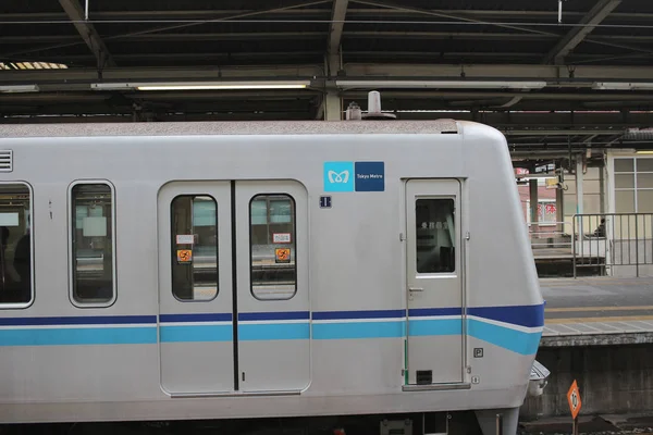 Comboio de metrô da linha Tozai — Fotografia de Stock