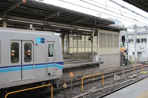 Tunneltåg Tozai linje — Stockfoto