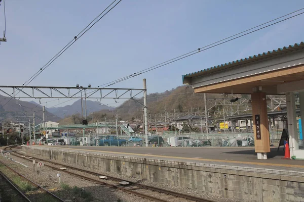 大月で富士急鉄道ラインの一つ — ストック写真