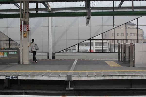 Высокоскоростная железнодорожная платформа в Тотиги — стоковое фото