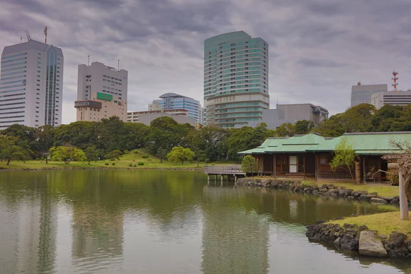 Hamarikyu bahçeleri geleneksel bir Bahçe 
