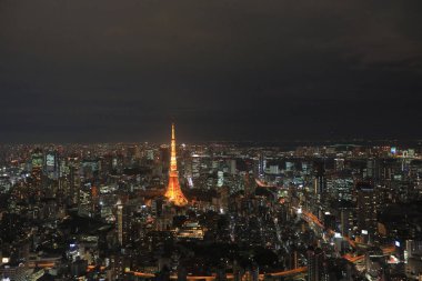 Tokyo Tower Tokyo Cityscape görünümüyle yanar 