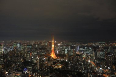 Tokyo Tower Tokyo Cityscape görünümüyle yanar 