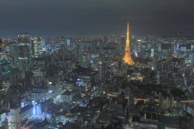 Tokyo Tower Tokyo Cityscape görünümüyle yanar 