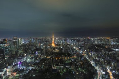 Büyükşehir manzarası ile görüldüğü gibi Tokyo tower 