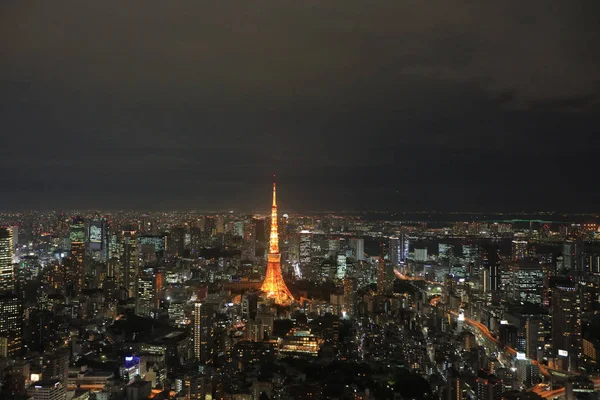 Tokyo Tower Tokyo Cityscape görünümüyle yanar 
