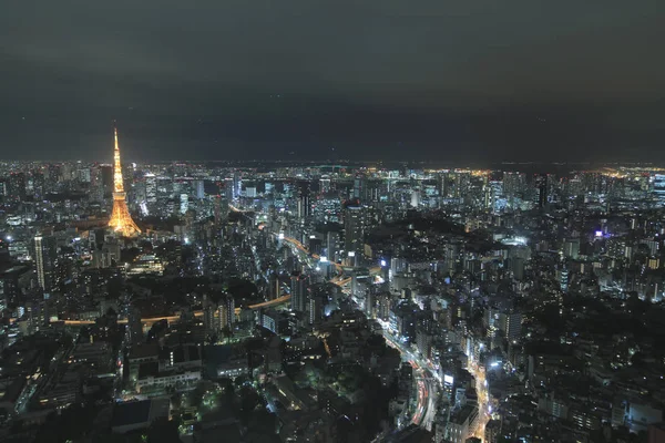 Büyükşehir manzarası ile görüldüğü gibi Tokyo tower 