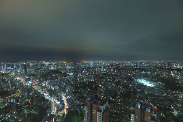 Un disparo desde uno de los edificios de gran altura en Tokio — Foto de Stock