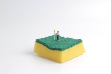 Mini figür süngerler golf oynuyor 