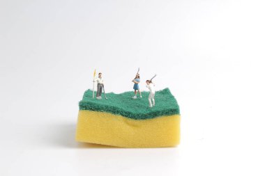 Mini figür süngerler golf oynuyor 
