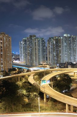 gece görünümü Modern şehir trafik otoyol ve köprü