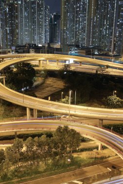 gece görünümü Modern şehir trafik otoyol ve köprü