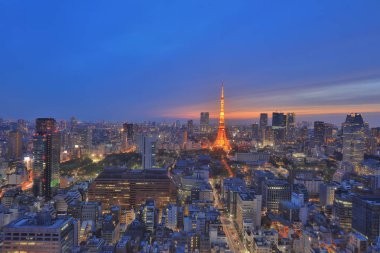 Dünya Ticaret Merkezi'nden görüldüğü gibi Güney Tokyo siluetinin