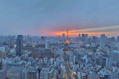 Dünya Ticaret Merkezi'nden görüldüğü gibi Güney Tokyo siluetinin