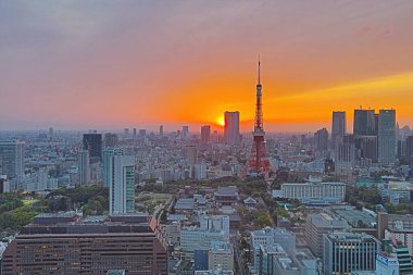 Dünya Ticaret Merkezi'nden görüldüğü gibi Güney Tokyo siluetinin
