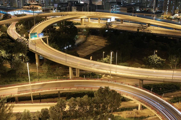 gece görünümü Modern şehir trafik otoyol ve köprü