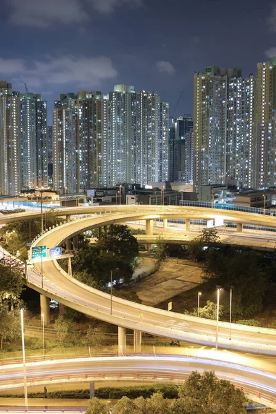 gece görünümü Modern şehir trafik otoyol ve köprü