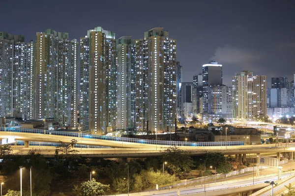 gece görünümü Modern şehir trafik otoyol ve köprü